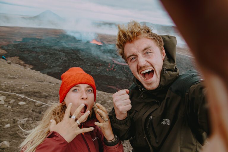 Volcano mensen schreeuwende wind